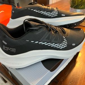 Nike Winflo 7 Shield size 11.5